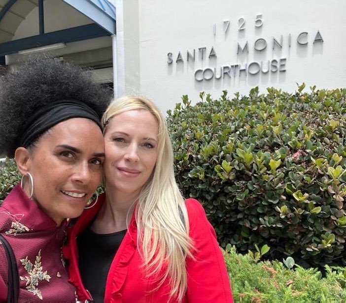 carolineheldman's tweet photo. With Lili Bernard, standing in truth with Cosby survivors in the Huth v. Cosby trial. 65 public survivors. Many more who are not public. Justice will be served, however long it takes. #CosbyTrial https://t.co/x3hnLfciIZ