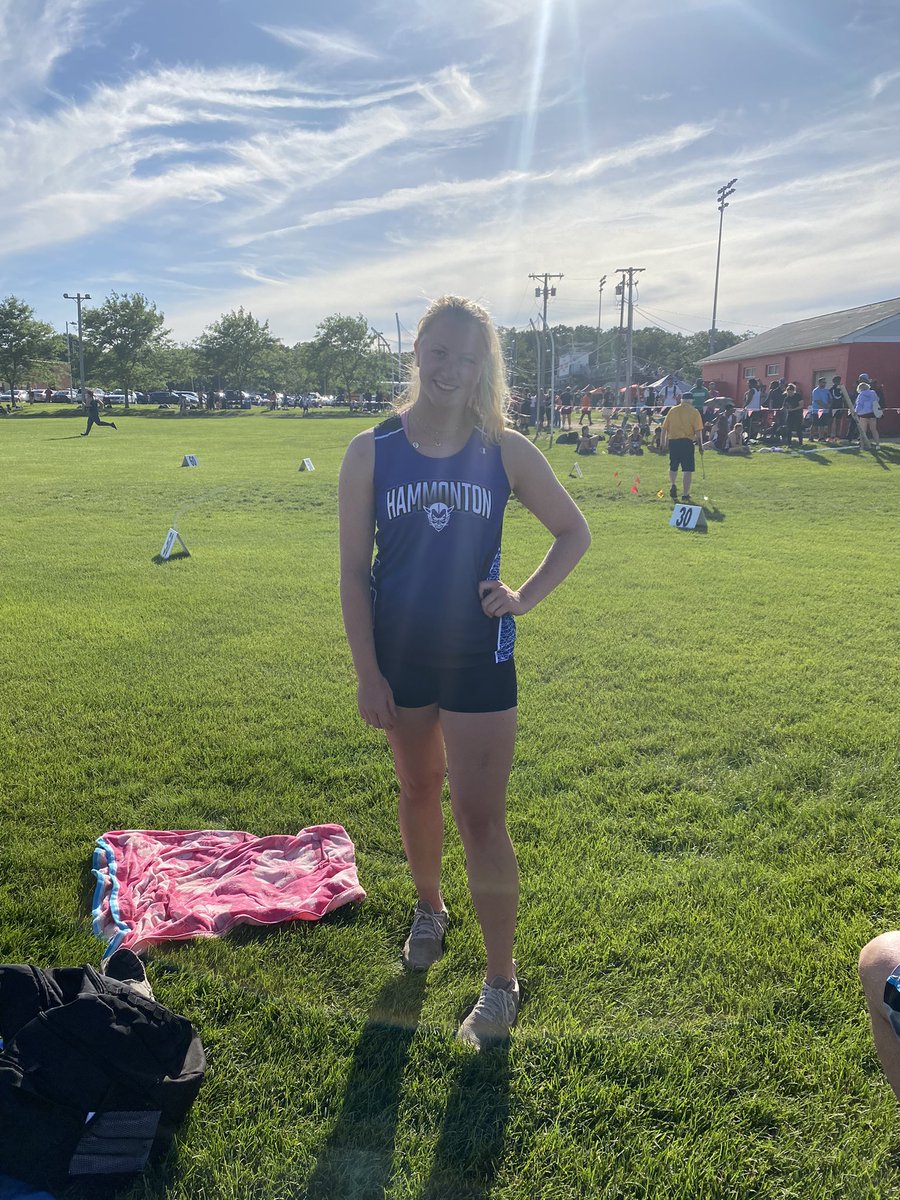 Sofia Purvis ends her high school career with a PR in Shot Put (29’3”) at Sectionals! Congrats, Sofia, and best of luck in the future! 💙