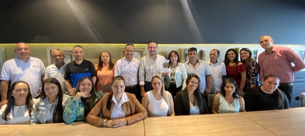 Estoy orgulloso del gran equipo de trabajo con el que contamos, siempre comprometido con nuestra empresa, el ambiente, las comunidades y nuestra región, siempre buscando el desarrollo responsable, sostenibilidad y las inversiones conscientes. 

¡Gracias y felicitaciones!