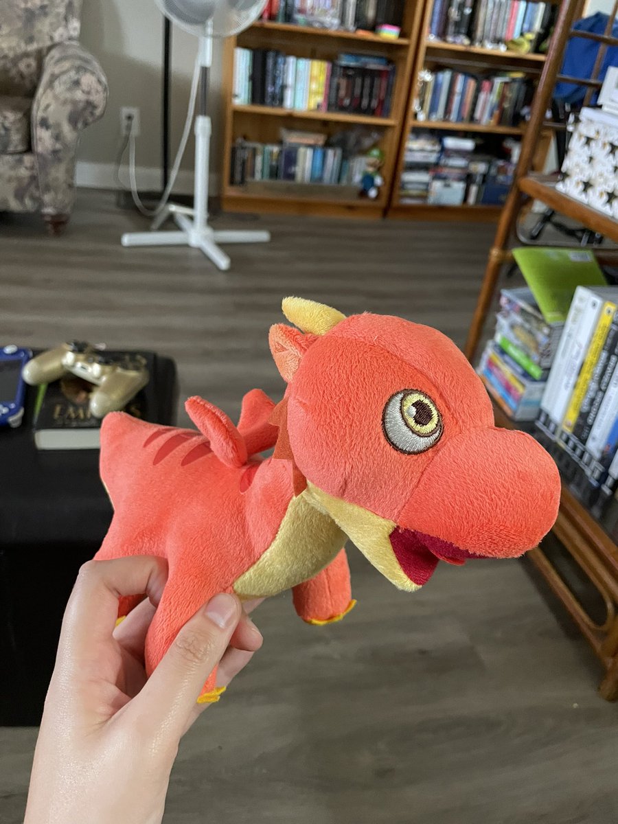 prettymegs_s's tweet photo. Got my last few #PS4 games which also includes Life is strange. Excited to get into them! Also the plush dragon from #Littledragonscafe is adorable! #Playstation4 #Persona5Royal #NeptuniaVirtualstars @Food4Dogs @irchagaming https://t.co/U31lRH8HrN