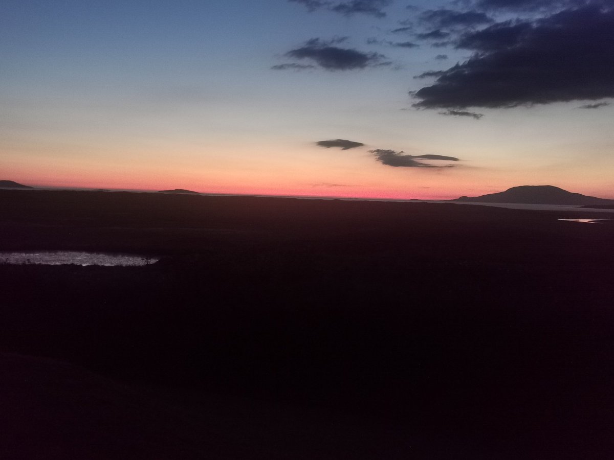 CabotsWest's tweet photo. @johncreedon 11flipping pm, West Coast!!! Amazing. Same spot as earlier pics looking at Bofin, Turk, Clare Island. Magic magic 🙏🙏 https://t.co/YVEO1NCRx2