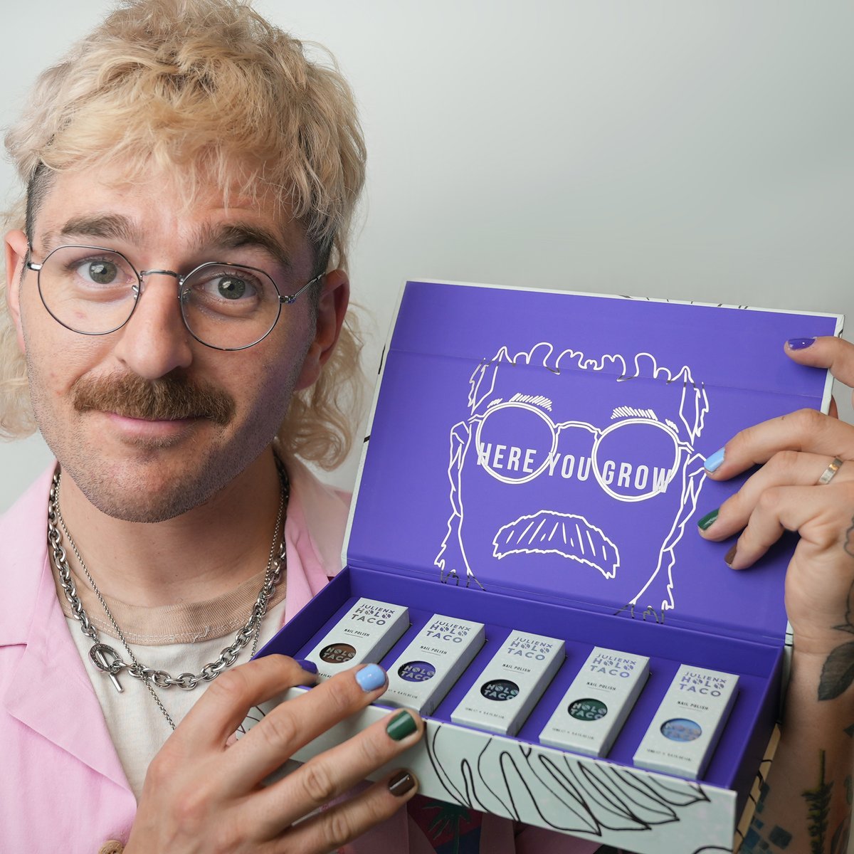 holotaco's tweet photo. You know we had to do it to ‘em 😏 Holo Taco x Julien 🤠 is here! 5 bold shades designed by Julien in a soft matte monstera collector’s box👓 Be extra with Julien nail stickers to pass the vibe check 😉✅💅 
Shop 🛍👇
https://t.co/pLIcv4UnT8
#holotacoxjulien #holotaco 💿🌮 https://t.co/DNI6bPDW2P