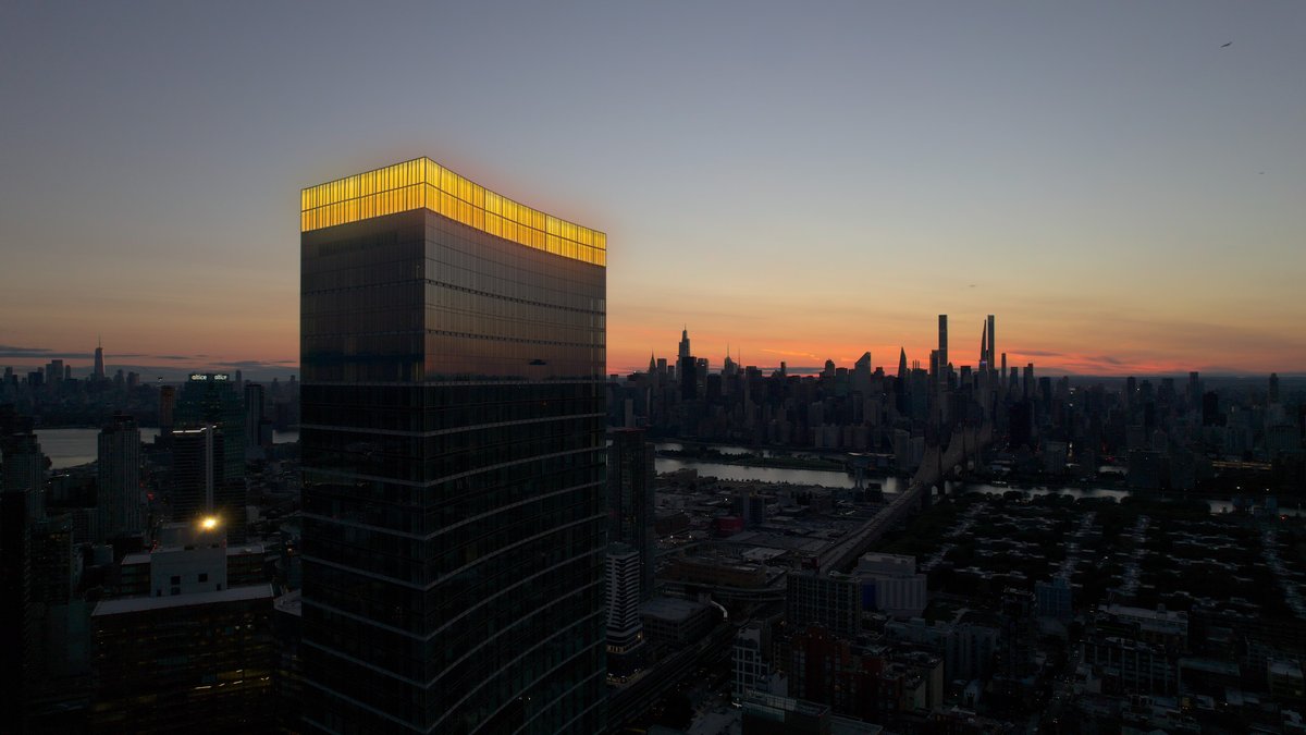 thedurstorg's tweet photo. Tonight the spires of #OneWTC, #OneFiveOne and #OneBryantPark and the crown of #SvenLIC will be lit orange in support of #NationalGunViolenceAwarenessDay. #EndGunViolenceNY @ccdworldwide #spireworks @spireworks https://t.co/dSdLbWLUH8