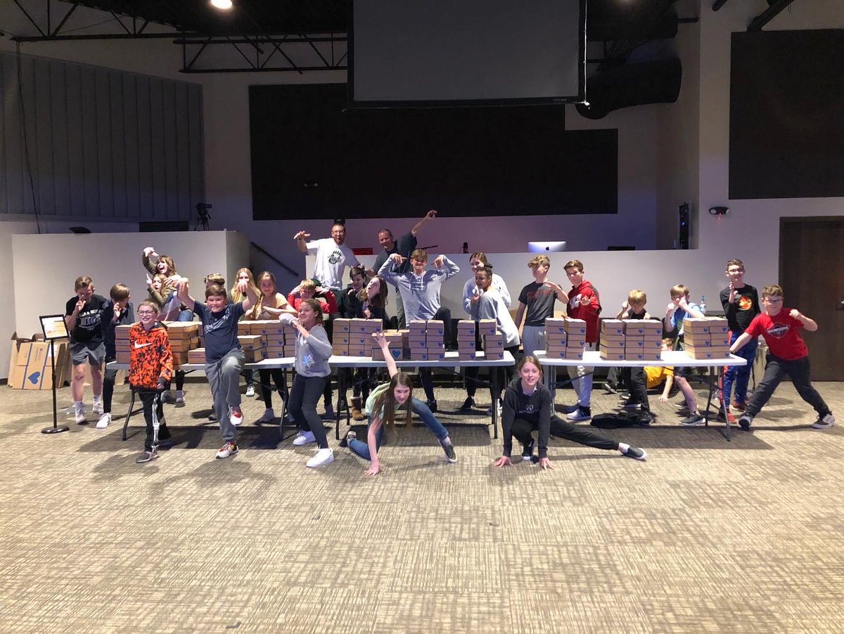 ServeAChild's tweet photo. Happy #FoodPakFriday! Introducing the Lakepoint Church Youth Group. These students, who live 967 miles from the closest CHF Distribution Center, worked together to fill 100 Food Paks! Read all about it on our blog: https://t.co/VwSTxvxVwj
#deliverhope #ProjectFoodPak https://t.co/rM85znVnfu