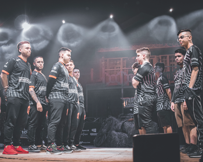 CampeoesCopa's tweet photo. Com CS e Free Fire confirmados para a nossa próxima edição, marca aqui quais equipes você quer ver surgindo de baixo do palco na 2ª Edição da Copa dos Campeões? https://t.co/D73jMbDkme