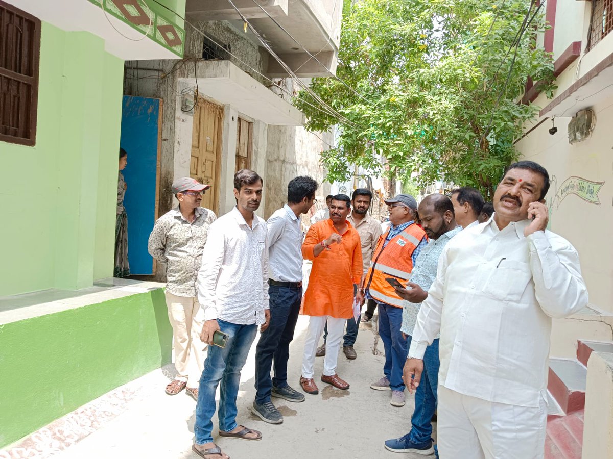 BohiniDarshan's tweet photo. Pattana Pragathi program at Durga Nagar and Shanti Nagar, Jiyaguda division focusing on urban Sanitation by Desilting of all drains, solid waste management, removal of debris C&amp;D waste on road margins. ZC &amp; other GHMC  officials were present. https://t.co/5b2Pj2q1AK