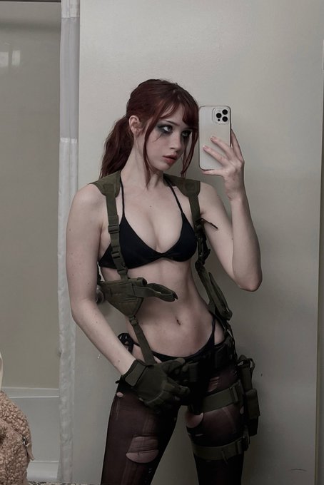 quiet from metal gear solid for colossalcon today <3 https://t.co/n9h5C2nFQG
