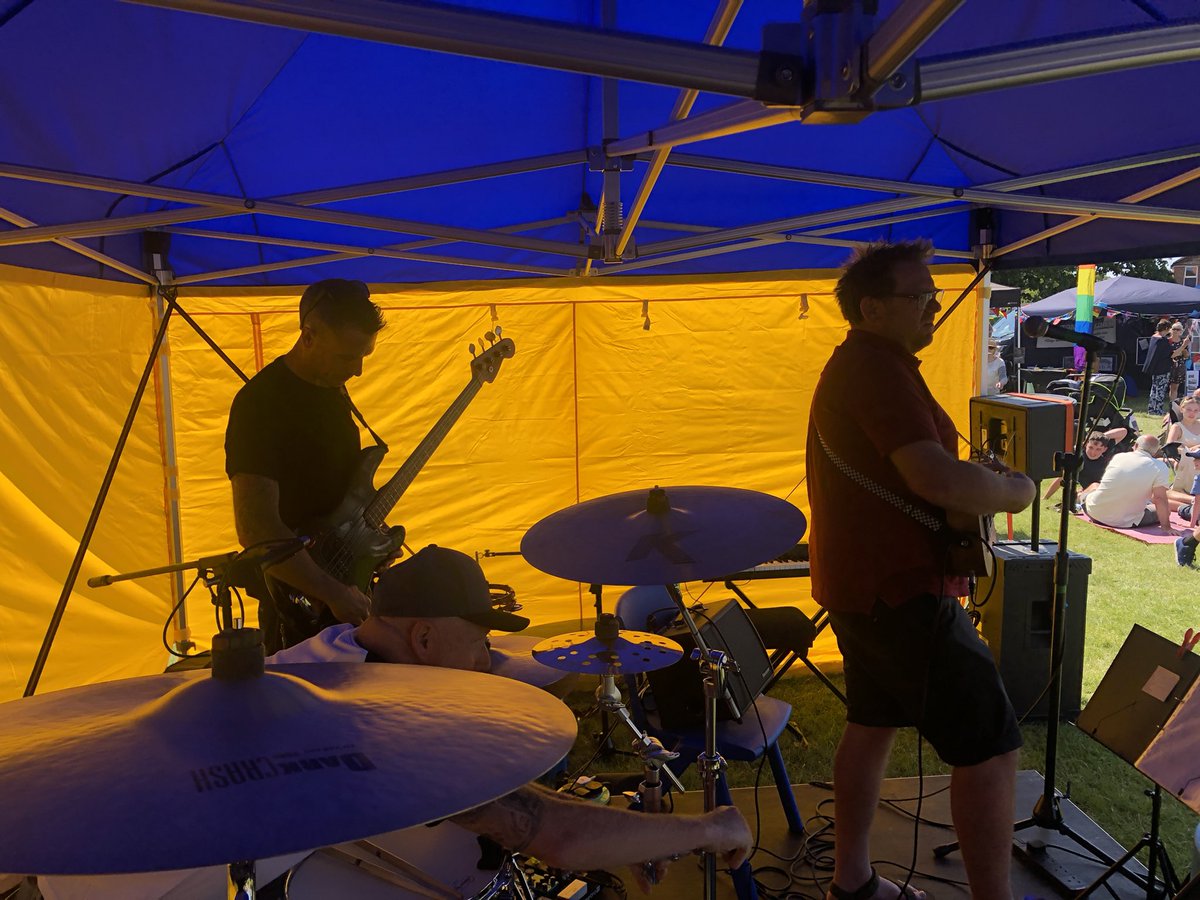 5ManDownMusic's tweet photo. Such a fun day out! Next gig 17th June, George Inn, #braunton #livemusic #5mandown #Devonshire https://t.co/3rczK30MQr