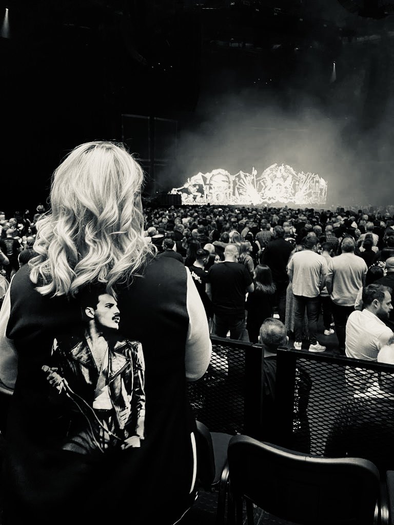 linnie2014's tweet photo. @DrBrianMay @QueenWillRock @adamlambert @OfficialRMT 

Amazing concert - done Freddie proud! Cried most of it lol. https://t.co/E9A7opAGWd