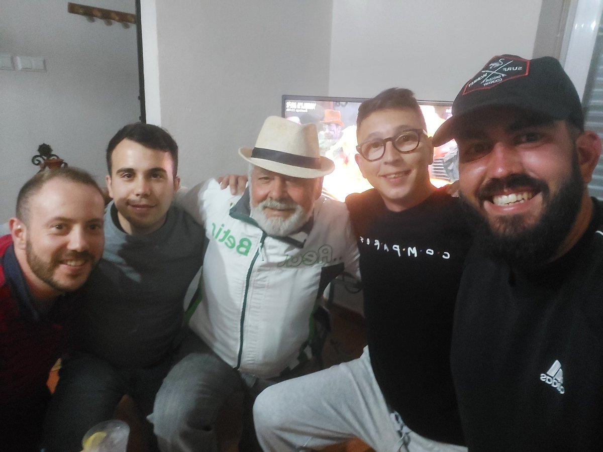 rubengallego_7's tweet photo. #32Finales Con el Antonio Martín cazallero @yuyudecai @peichsantana https://t.co/5p6qAmTRWu