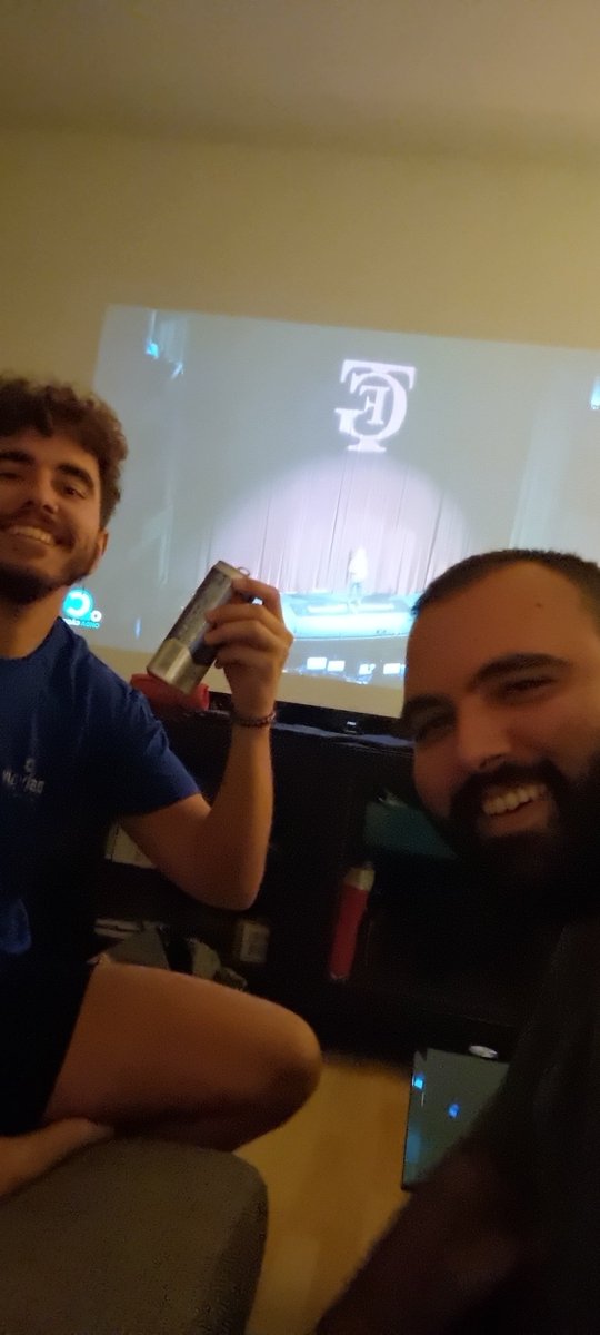Albertotee's tweet photo. Desde París viendo la final!!! Qué más quiere Cádiz?? #COAC2022Final https://t.co/7cPBACY29J