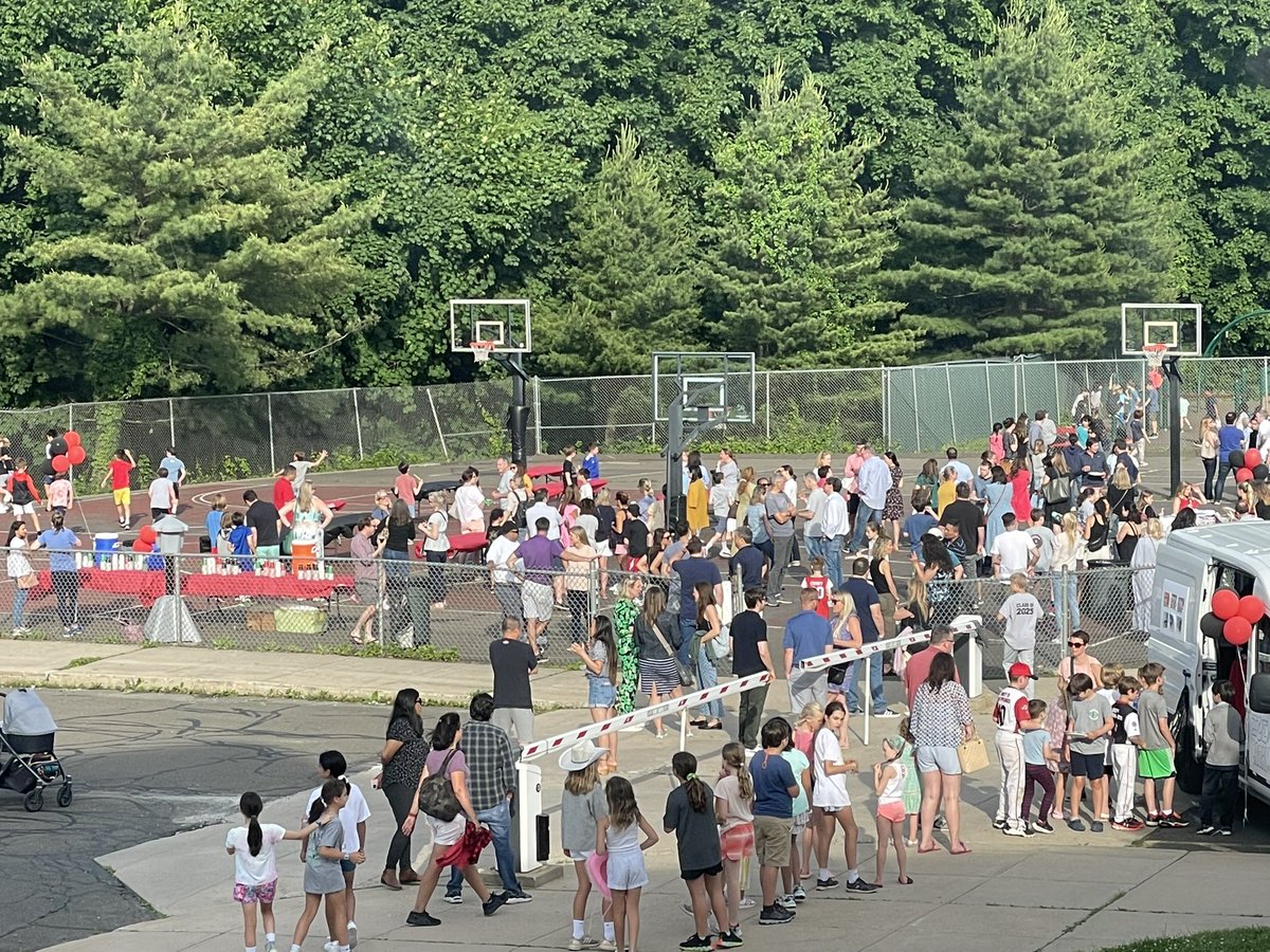 JAdams7532's tweet image. The @SaxeMS Grade 4-5, Family Tour Night…Student tour guides leading the way.