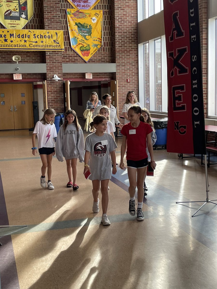 JAdams7532's tweet image. The @SaxeMS Grade 4-5, Family Tour Night…Student tour guides leading the way.