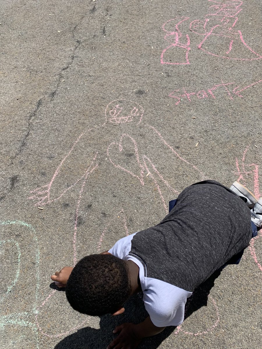 ChelseaOT17's tweet photo. “I have to draw my big heart first” ♥️@SchlegelRoadES https://t.co/srQR0DBkLJ
