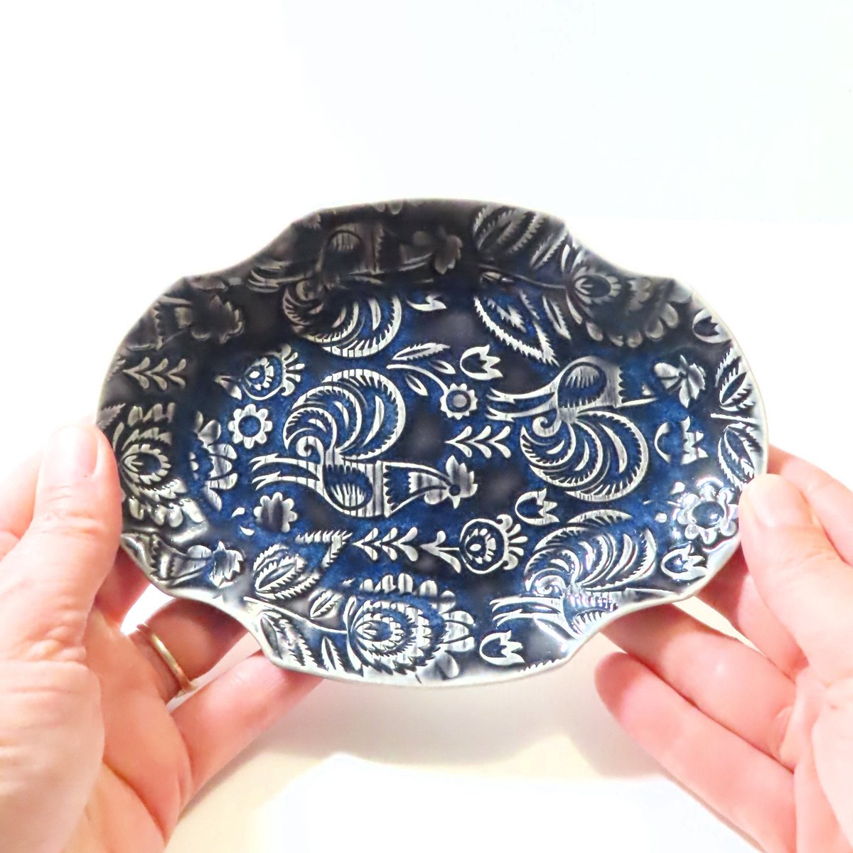 JKCJewelry's tweet photo. Blue Rooster Oval Ceramic Dish, Red Pottery Plate, Spoon Holder, Tea Bag Holder, Hand Built Pottery, Gift Idea, Soap Dish, Home Décor https://t.co/yzbcKKE5iw #art #pottery #handmade #ceramics #BlueDish https://t.co/Mf6lDHTUtz