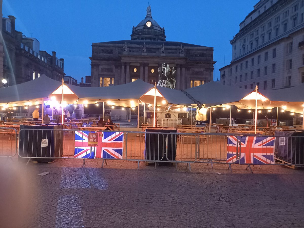 gavmacn's tweet photo. Glasgow and Liverpool.

Happy and Glorious. https://t.co/EFZS4pWYPM