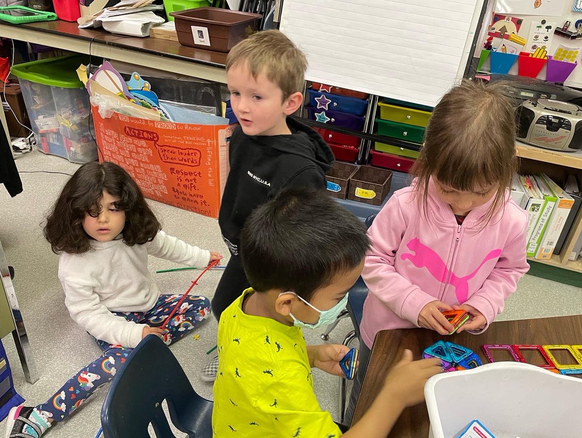 frdoucet_ccsd's tweet photo. Fun and learning in kindergarten! #counting #activitycentres #names https://t.co/dYskd9amYC