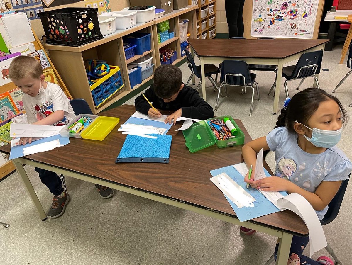 frdoucet_ccsd's tweet photo. Fun and learning in kindergarten! #counting #activitycentres #names https://t.co/dYskd9amYC
