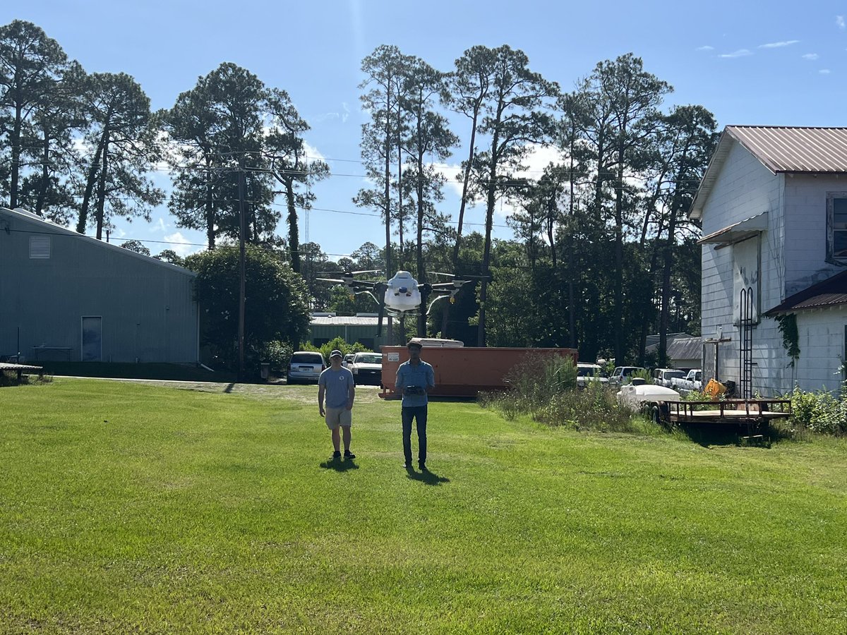 PrecAgEngineer's tweet photo. A productive week of data collection in multiple #agtech studies with the team!! #agtechresearch #research22 #precisionag https://t.co/urgGWJdMzU
