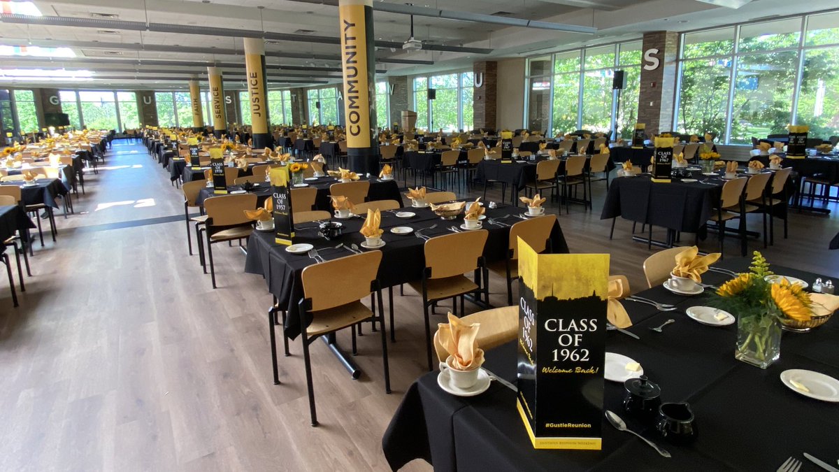 Getting ready for the Reunion Weekend Kick Off Dinner!✨