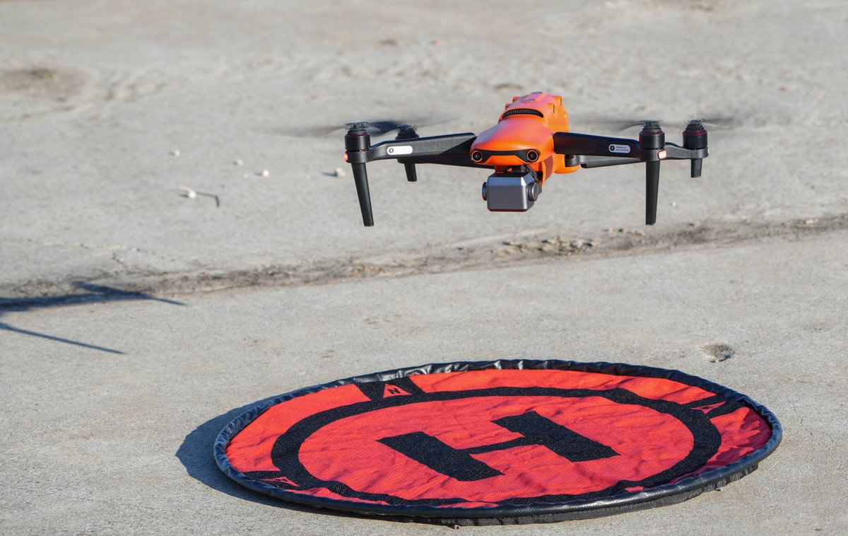 grauwekiek's tweet photo. Met de drone die we dankzij @BWfonds dit jaar konden aanschaffen, in O-Gr nesten van kiekendieven in te maaien luzerne gevonden en kunnen beschermen. Bescherming mogelijk gemaakt door de agrariërs, vrijwilligers, @provgroningen en Groenvoederdrogerij B.V. Oldambt. https://t.co/gX2HFfwlmy
