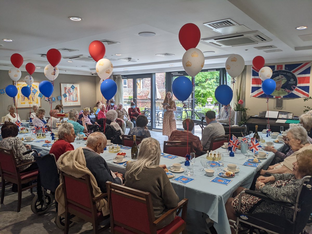 SoundUpArts's tweet photo. A beautiful Jubilee celebration to be part of at Belong Care Home in Didsbury! Angela and the team put on an absolutely amazing spread (complete with ice cream van!) and our artists loved celebrating, laughing, and singing with everyone! 👑🇬🇧 @singspeirs @tompieczora #RubyMagee https://t.co/sdBObdntVm
