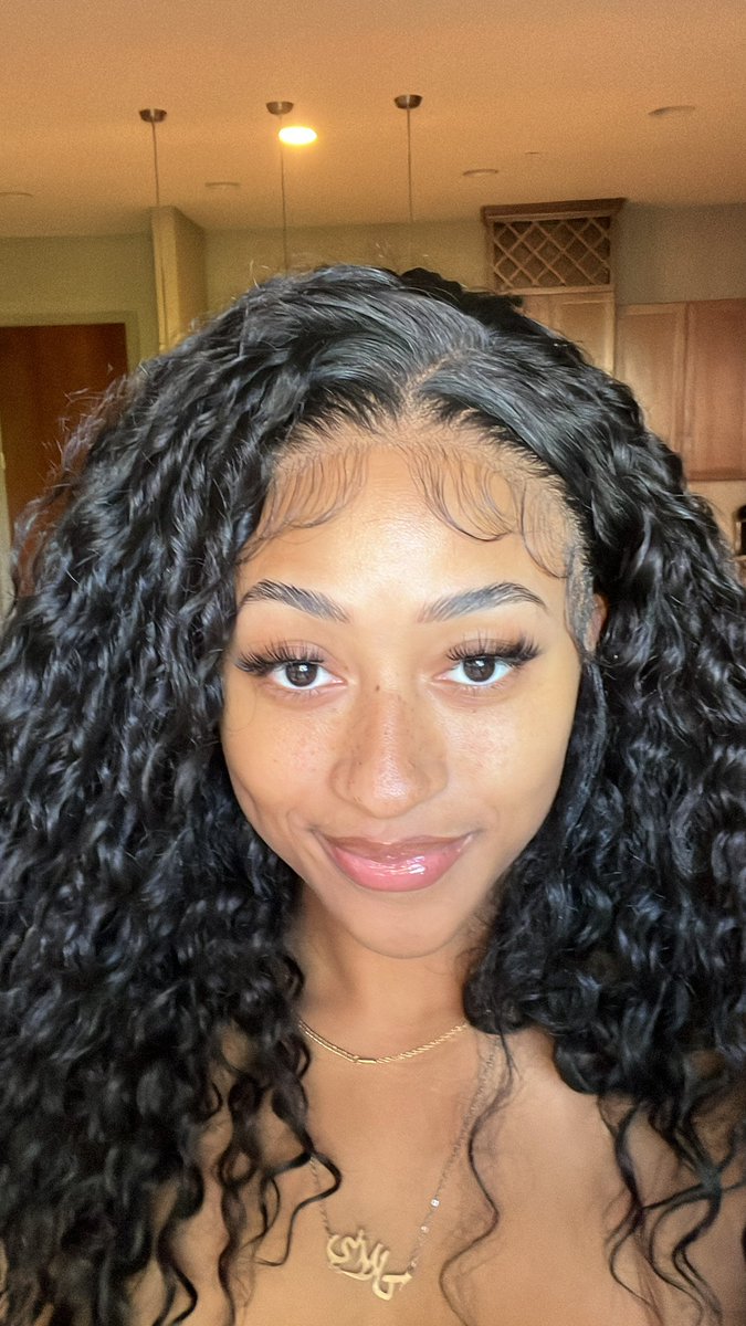 rodgers_kalani's tweet image. I think ima tap in to twitch rn just to chat with ppl 😊