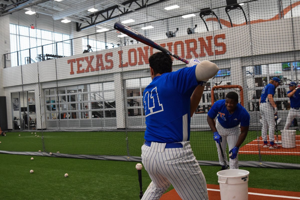 LATechBSB's tweet photo. Gettin' our hacks in

#JunkyardDogs https://t.co/84e7B9QgVL