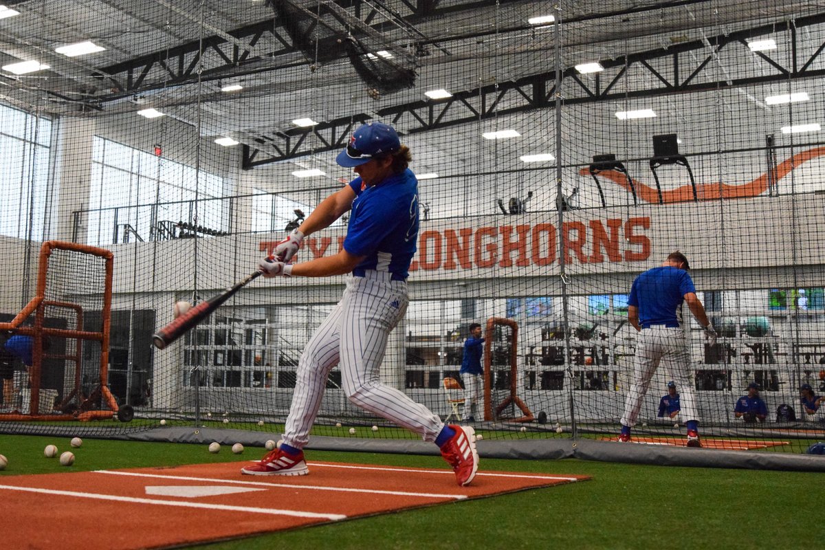 LATechBSB's tweet photo. Gettin' our hacks in

#JunkyardDogs https://t.co/84e7B9QgVL