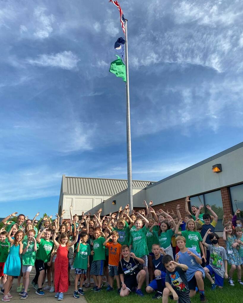 RoundHillES's tweet photo. Carver House with the win this week! #goRHbears https://t.co/bd7K4vAkZ8 https://t.co/k25j4FXkU0