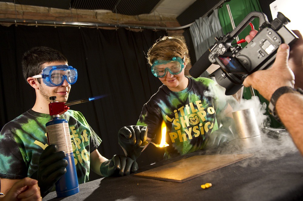 CSULSOP's tweet image. LSOP interns do a lot, from building and maintaining experiments to sharing science around Colorado and all over the world! Consider donating to the Brian Jones Little Shop of Physics Endowment to support our interns in perpetuity.
col.st/I0mEa
@CSUNaturalSci