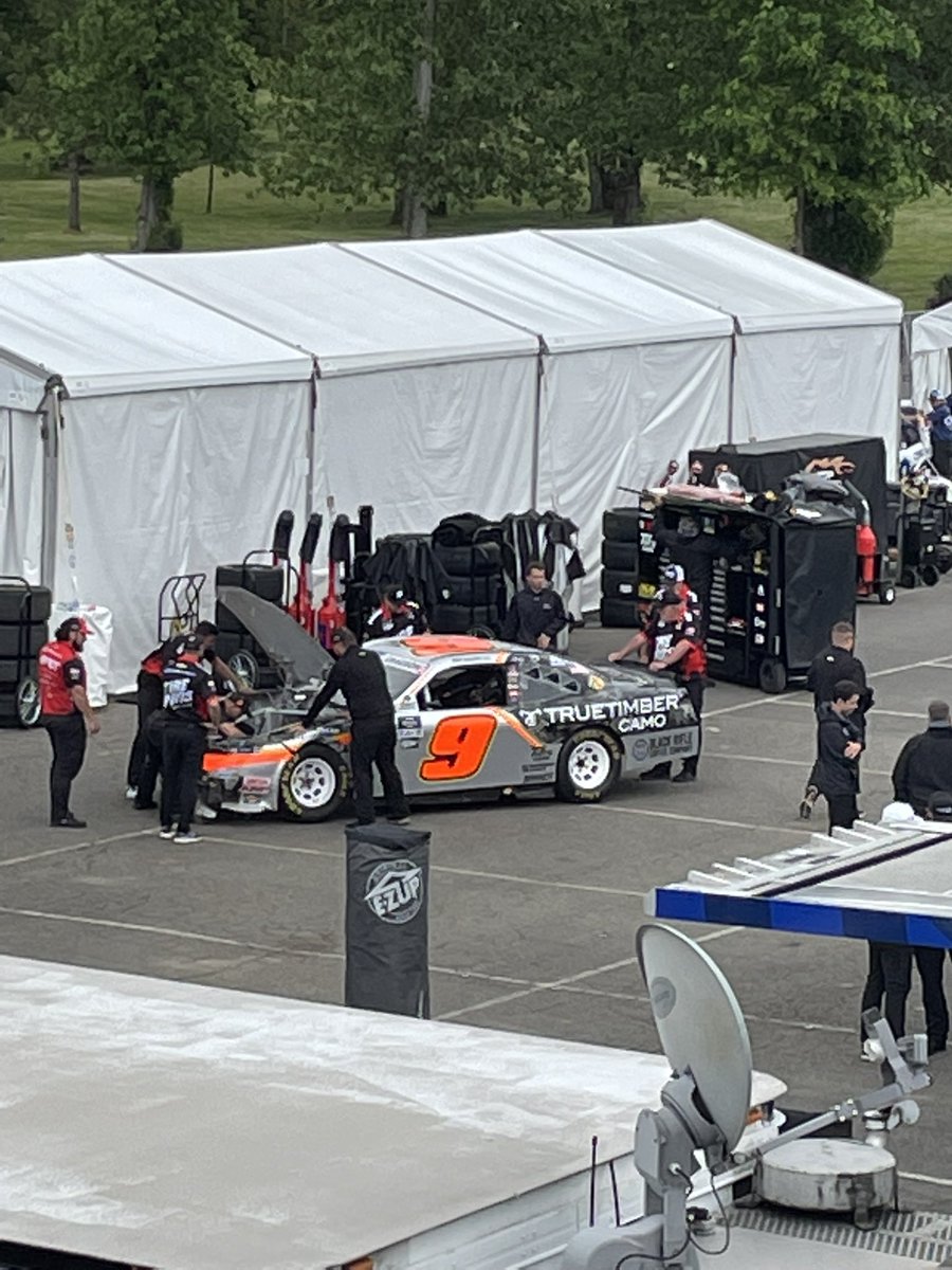 RacingRefresh's tweet image. The #9 team of @NoahGragson is still working to get the backup car ready. 

#NASCAR #RacingRefresh @NASCAR @RacingRefresh @portlandraceway 
#POA147 #NASCARPortland