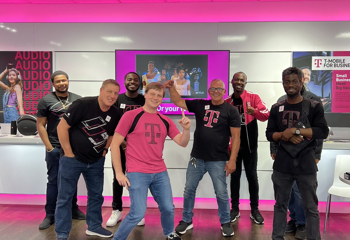 Capping off the week at another DSE  seeing <a href="/Tomcellsphones/">Thomas Young</a> put his experience coaching to work! Happy Friday magenta fam!
#retail #coaching #development
<a href="/beneph/">Ben Ephie⭕️</a> <a href="/kosmoski/">Ed Kosmoski</a> <a href="/AmrWahba1080/">Amr Wahba</a> <a href="/Starandzipper/">Robin Plimpton</a> <a href="/HollyJoyRamos/">Holly Ramos</a>