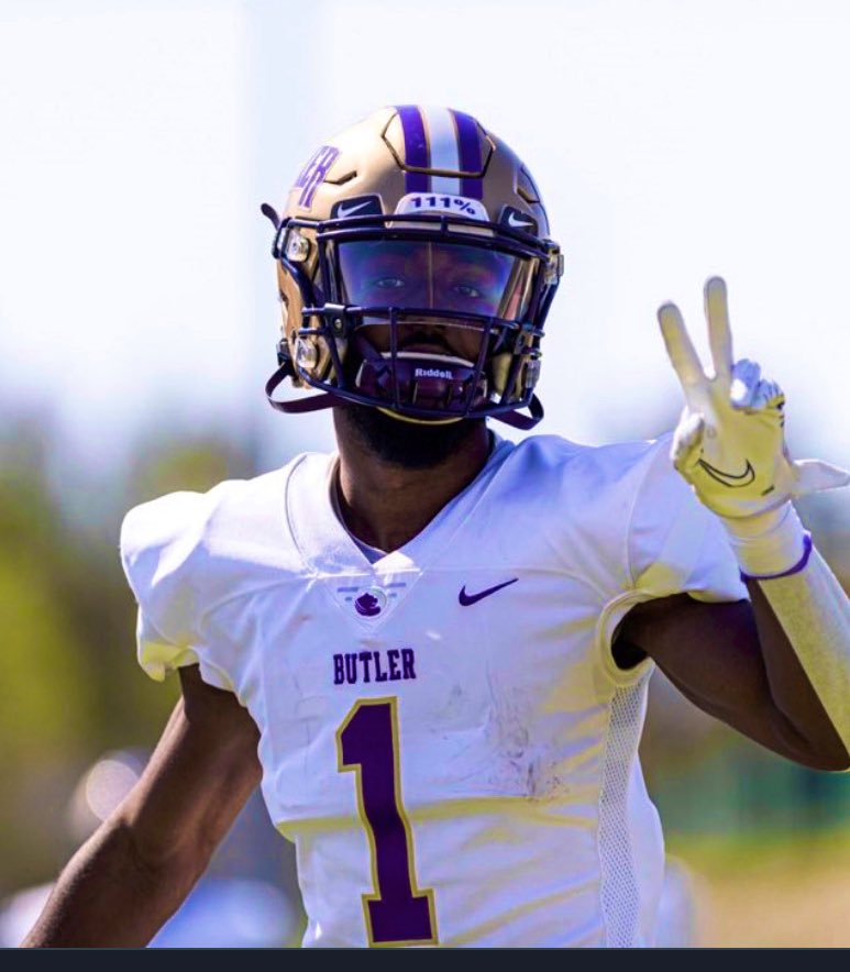 Jforson00's tweet photo. Blessed! 🙏🏾
No Fancy Commitment Statements.
Let’s work and compete! 
Thankful! 🐻💜
@Coach_IGray @ButlerGrizzlyFB https://t.co/MgnVODNJFE