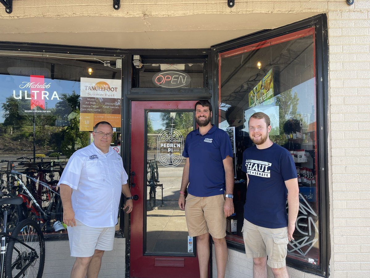 DanShaulMO's tweet photo. #TeamShaul has had a busy day across Jefferson County knocking doors and putting up signs. Time for a quick snack break in Festus at @PedalnPi #moleg #ShopSmall https://t.co/XzQEEbjPZB