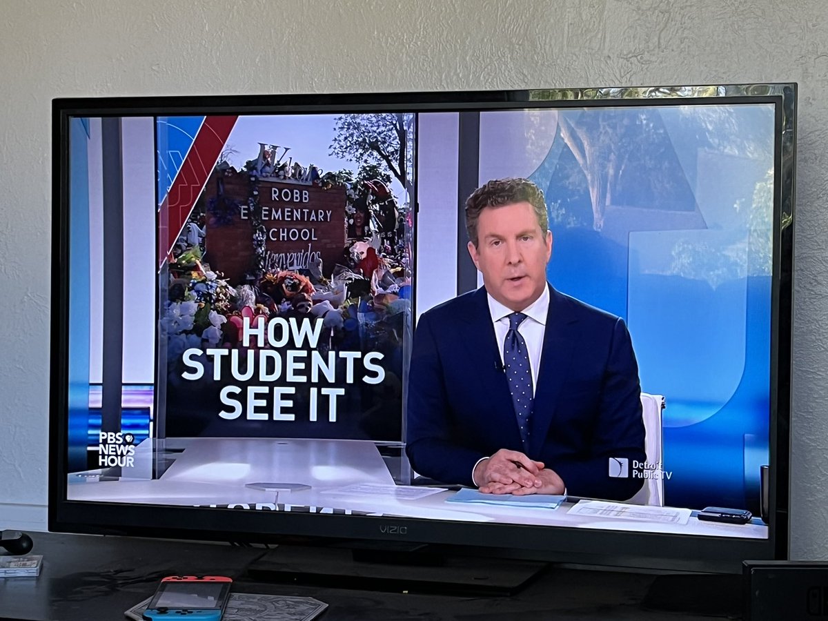 ConradROHS's tweet photo. Our very own ROHS Ravens on the national broadcast of PBS @NewsHour via @ReportingLabs. listen to the #YouthVoice.  @Everytown @royaloakschools @WOAKTV https://t.co/Zg2KFnlhuX