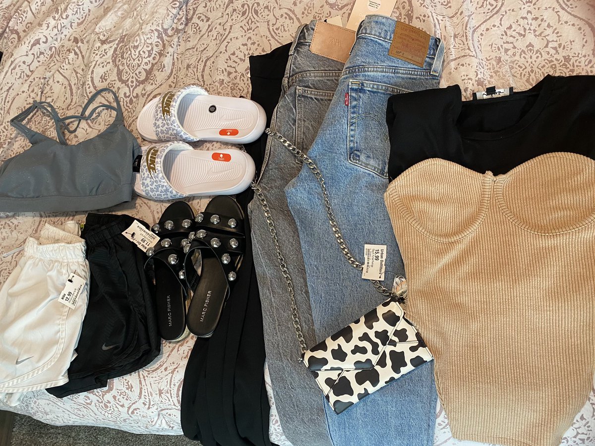 sabbimccray's tweet photo. I love a good thrift splurge 😍 https://t.co/xFJjeTocky