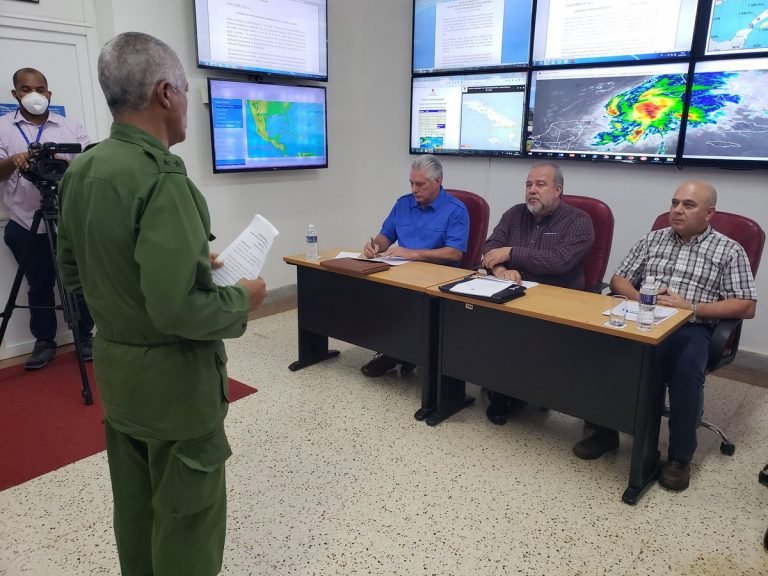 wrr2's tweet photo. 🚨Último Minuto🚨
Mesa Redonda 
#EnVivo
19:00 hrs
Las autoridades de la Defensa Civil en #Cuba actualizarán información sobre la situación hidrometeorólogica y el pronóstico de continuidad de intensas lluvias en el occidente y centro del país. https://t.co/kua8ERANgz