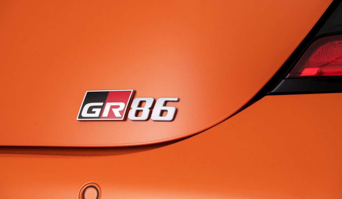 AutosyMas's tweet photo. #Toyota está lanzando una #EdiciónLimitada del #GR86 2023 con un color naranja #SolarShift, escape de alto rendimiento #GR cat-back, rines de 18 pulgadas, acabados en cuero para el interior, estará limitado a 860 unidades.
#Autos #Cars #WorldNews #Viral #ParaTi @ToyotaMex
#RM https://t.co/ZpSWIQapYP
