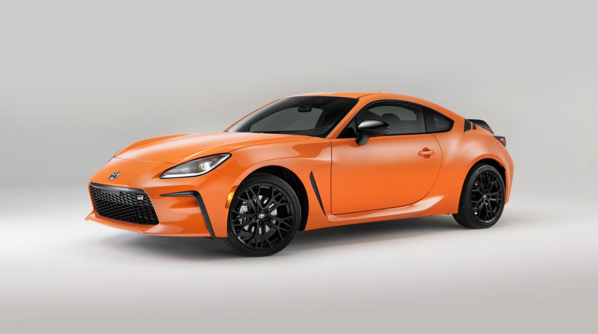 AutosyMas's tweet photo. #Toyota está lanzando una #EdiciónLimitada del #GR86 2023 con un color naranja #SolarShift, escape de alto rendimiento #GR cat-back, rines de 18 pulgadas, acabados en cuero para el interior, estará limitado a 860 unidades.
#Autos #Cars #WorldNews #Viral #ParaTi @ToyotaMex
#RM https://t.co/ZpSWIQapYP