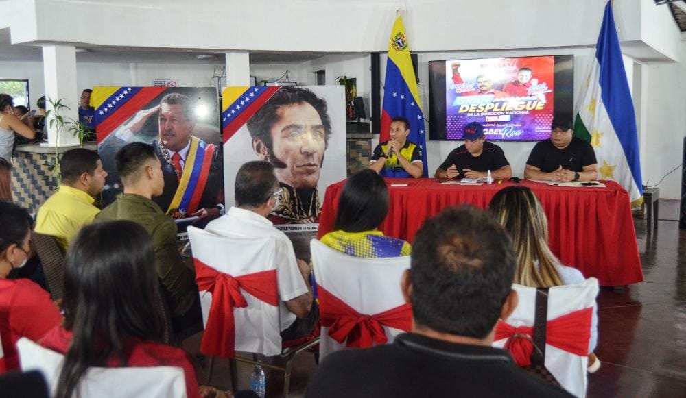 hugbelpsuv's tweet photo. #3Jun | Con la disciplina que nos demanda el @PartidoPSUV, nos reunimos con el equipo político del estado #Guárico y el equipo político municipal del municipio #Miranda.

En el @PartidoPSUV #Guárico estamos para darle respuesta al pueblo. https://t.co/LNKvWUEExy
