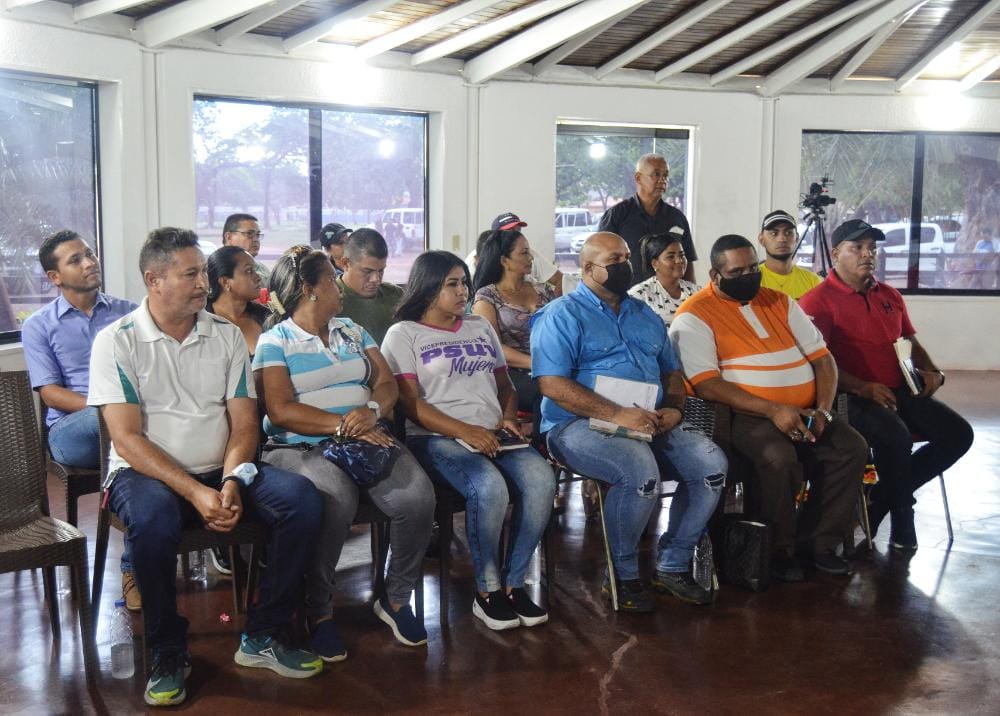 hugbelpsuv's tweet photo. #3Jun | Con la disciplina que nos demanda el @PartidoPSUV, nos reunimos con el equipo político del estado #Guárico y el equipo político municipal del municipio #Miranda.

En el @PartidoPSUV #Guárico estamos para darle respuesta al pueblo. https://t.co/LNKvWUEExy