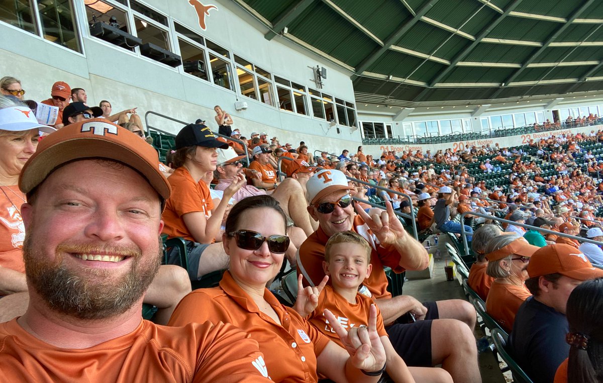 JHolmsted's tweet photo. Not much better than an afternoon at the Disch with some of my favorite guys. π€πΌπ§‘βΎοΈ #HookEm #NCAABaseball #OwnTheDisch #PackTheDisch #TraDischion #AustinRegional https://t.co/UyU5M9rZvc