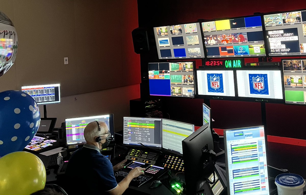 julieflynn12's tweet photo. Congrats to Al Wohl on his 42 year career @wkyc Happy Retirement! We will miss you https://t.co/Ej5kz9Awrm