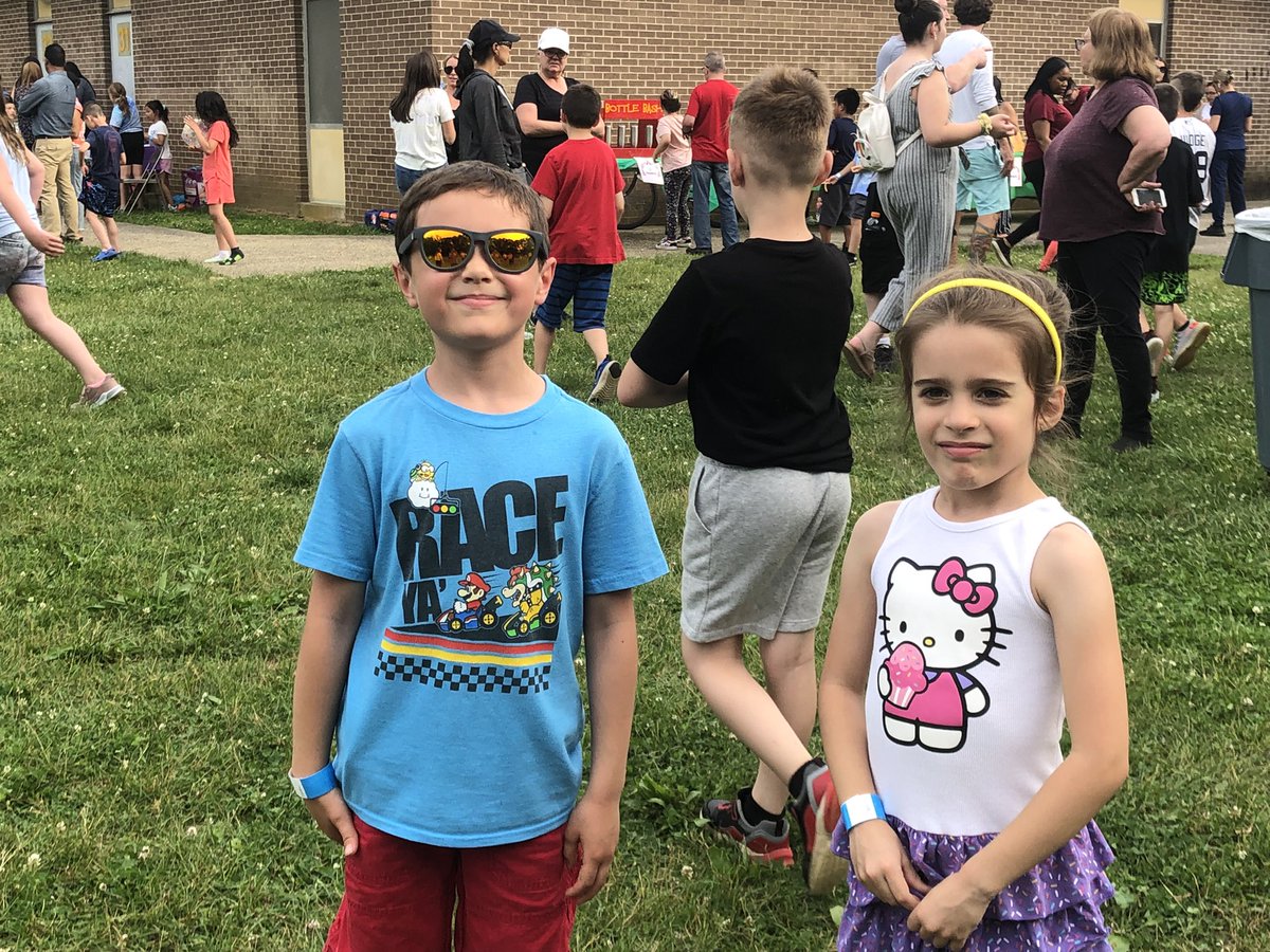 traceyclaw's tweet photo. McDivitt Carnival! @McDivittSchool https://t.co/ifXBWjYM7R