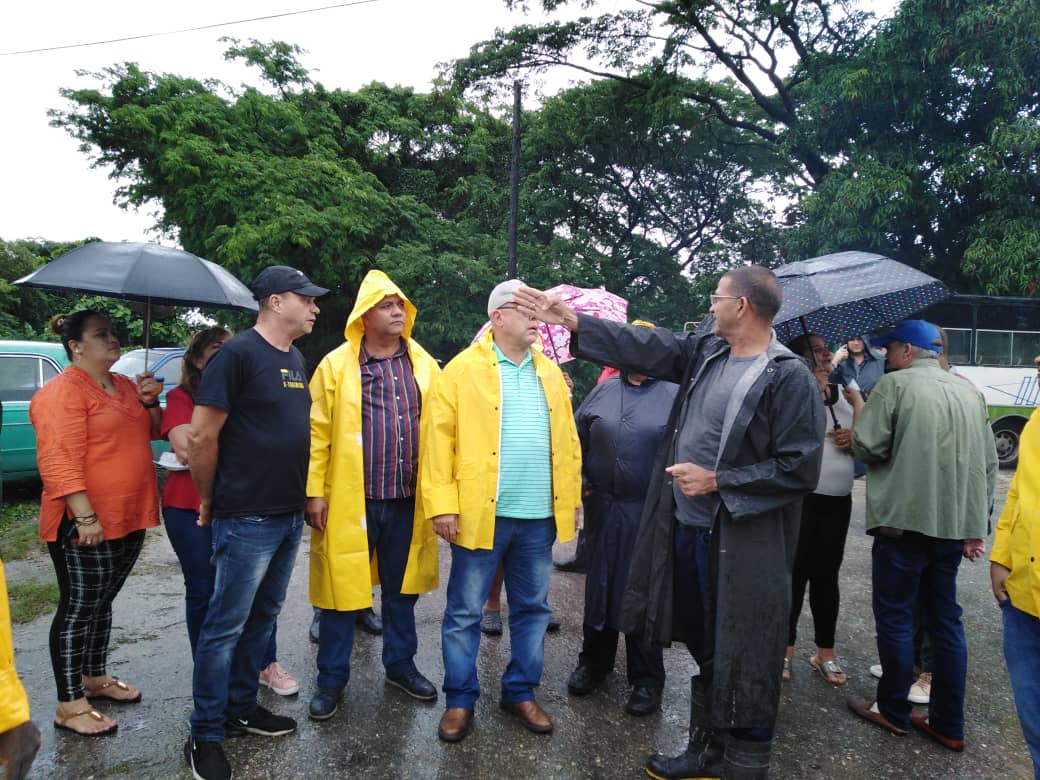 #Cuba #LaHabana Recorrimos el barrio La Polar, en el #Cerro, para evaluar la inundación que provocó el rio, a partir de la obstrucción de su cauce por la caída  de un puente. <a href="/RGZapata500/">Reinaldo García Zapata</a>