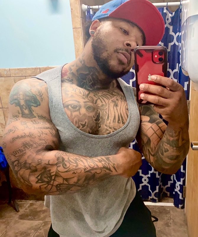 IanDchase's tweet photo. Focused💪🏽 5’8 210 https://t.co/1esycu8AQc