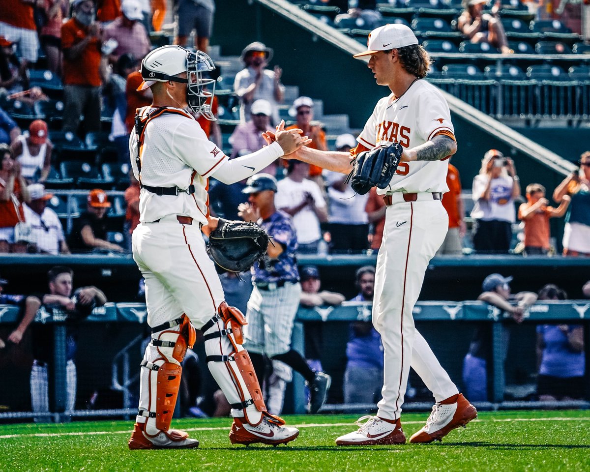 TexasBaseball's tweet photo. 🔒 down. #HookEm https://t.co/LAinYmYZKW