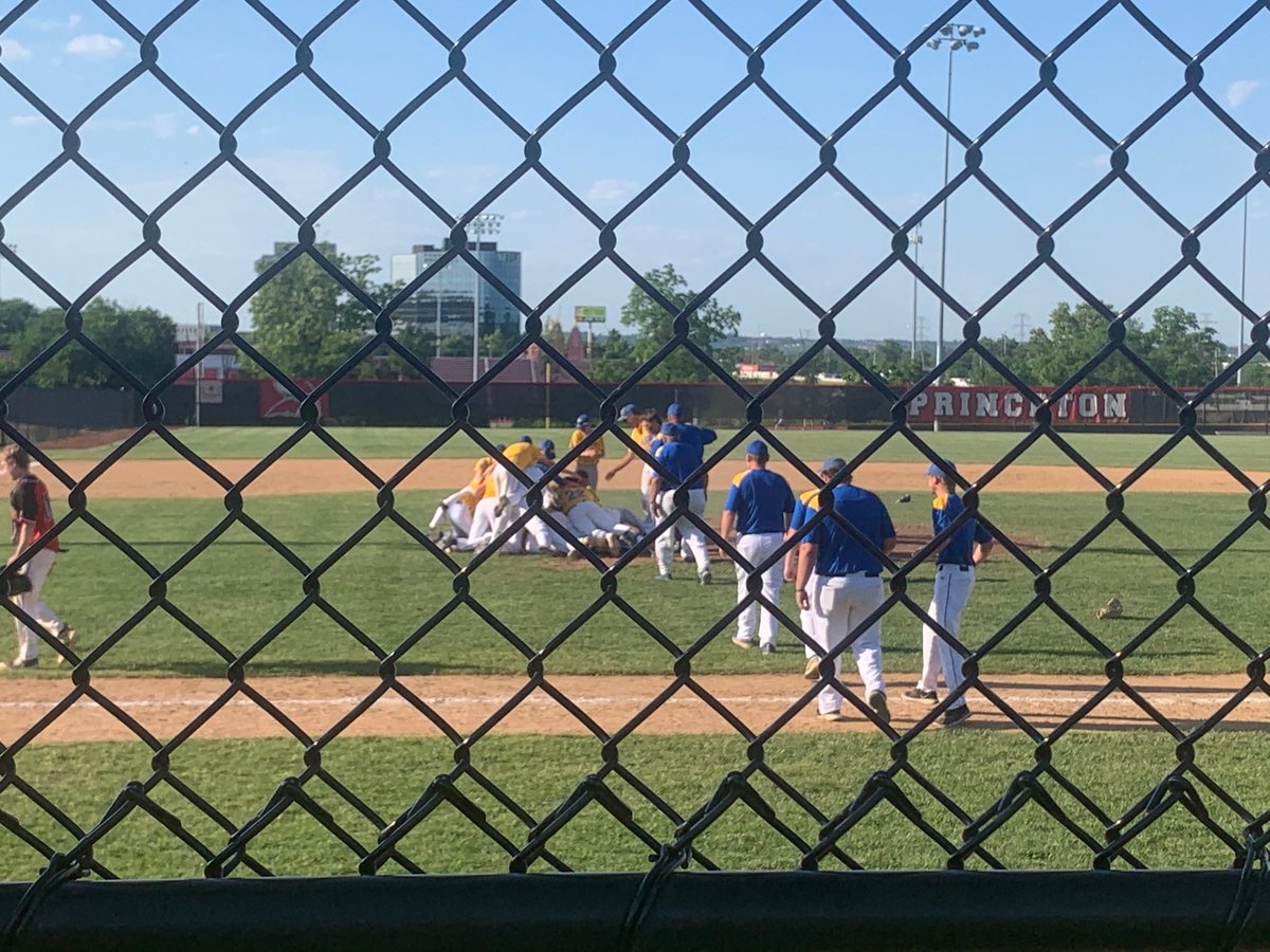 LocalRussia's tweet photo. Congratulations to our Regional Champions who beat Ft. Loramie 7-1! Going to State Raiders! https://t.co/LRl98XQPUS