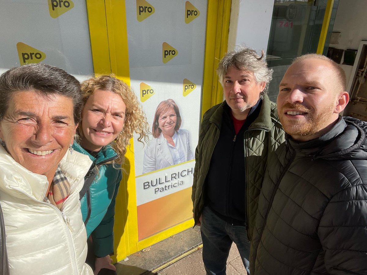 LaProvincialPBA's tweet photo. Con @ACLeguizamon recorrimos #Lujan y #Mercedes Cada vez más equipos trabajan por el cambio en la Pcia de Bs. As. Gracias Alejandro Lucardi por conducir @Laprovinciallujan Gracias @RozasGaray y concejales por sumarse al cambio! https://t.co/9wAC3rxjL8